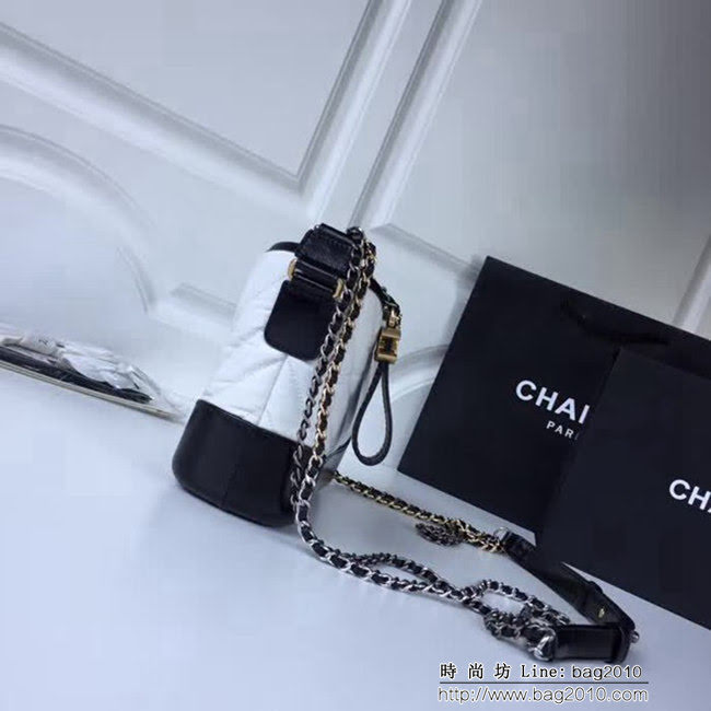 香奈兒CHANEL2018年新款V格 Chanel Gabrielle 黑配白鏈條流浪包 DSC2069